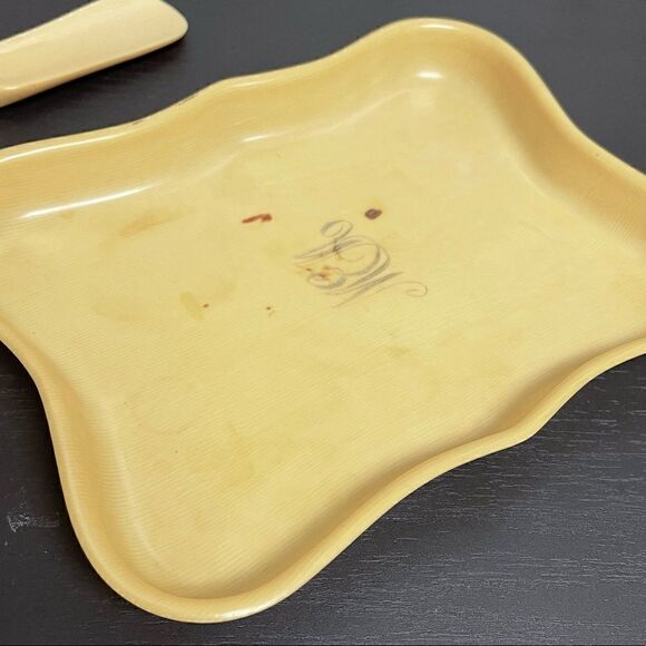Monogram French Ivory Celluloid Pyralin Vanity Tray & Shoe Horn - Picture 7 of 16
